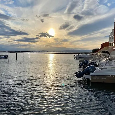 Avec Magnifique Vue Sur L'eau Apartment *